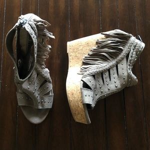 Studded fringe wedges